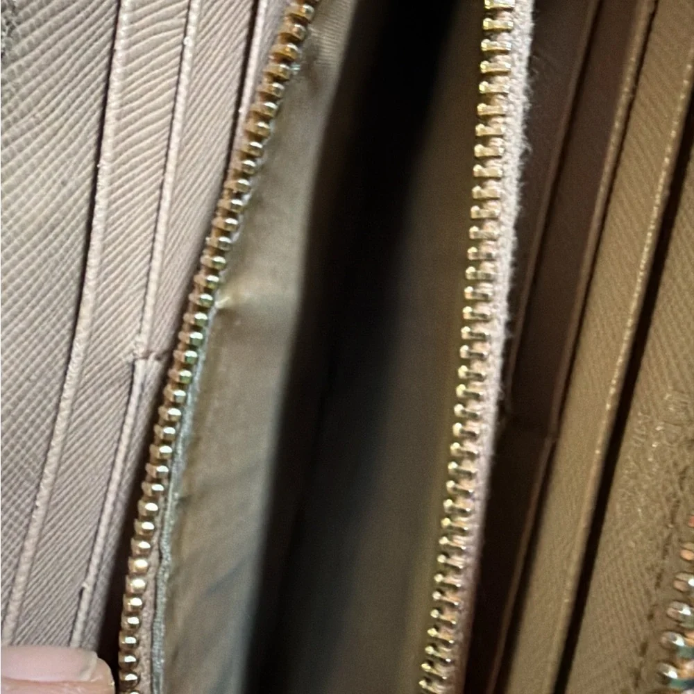 Prada Pale Pink Leather Zip Continental Wallet with Gold Hardware - Picture 5 of 5